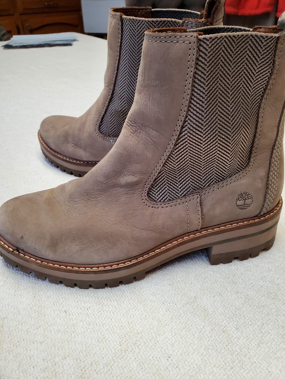Timberland Courmayeur Valley Chelsea Boots Womens 7.5 Taupe Nubuck A1RRK